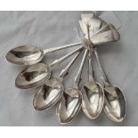 A set of six Victorian fiddle pattern tea spoons – London 1895 by CB – 147 g.