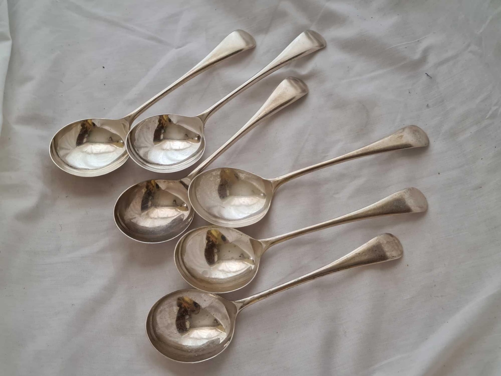 A set of six plain OE pattern soup spoons - Sheffield 1931 by EV - 482 g.