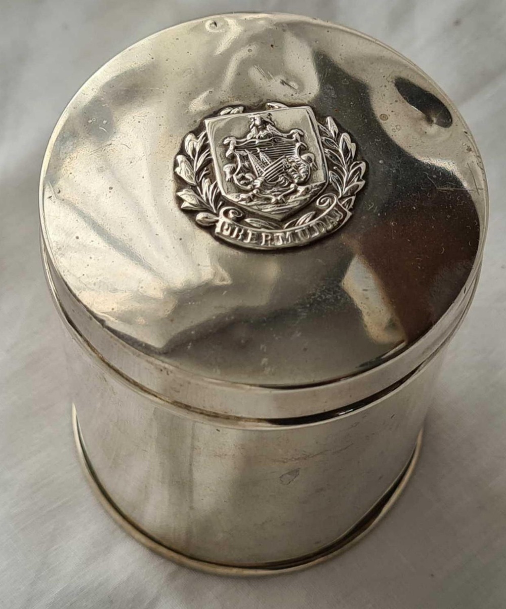 A cylindrical jar and cover with applied crest - 3.5 high - Birmingham 1948 - 124 g. - Image 2 of 2