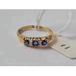 A ANTIQUE VICTORIAN SAPPHIRE AND DIAMOND SEVEN STONE GYPSY RING HALLMARKED LONDON 1899 SIZE 0