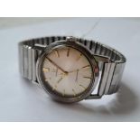 A GENTS OMEGA SEAMASTER WRISTWATCH WITH SECONDS SWEEP ON STAINLESS STEEL EXPANDING STRAP.