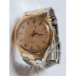 A gents SEIKO automatic wrist watch with seconds sweep and calendar dial WO