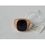 A black onyx 9ct signet ring size T 6.3g inc