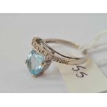 Unusual vintage 18ct white gold hallmarked abstract ring, set with blue topaz and diamonds, size P