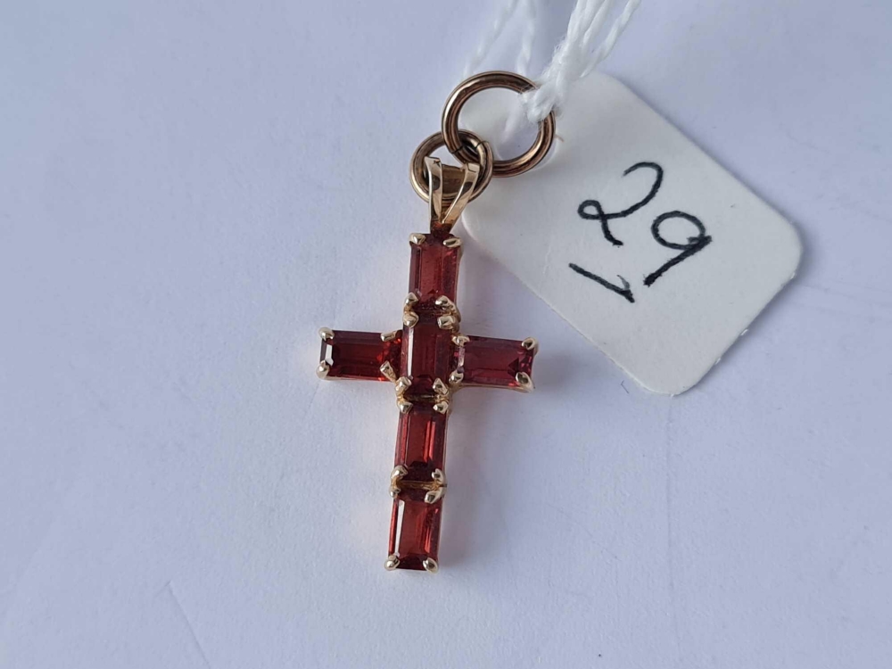 A gold cross set with red stones 1.9g inc