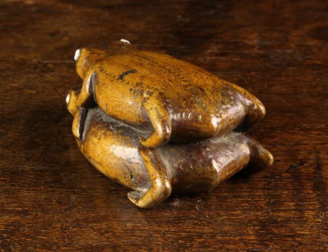 An Unusual 18th/Early 19th Century Carved Fruitwood Mating Frogs Snuff Box. - Image 3 of 5