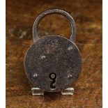 A Late 18th/Early 19th Century Circular Iron Padlock hoop catch (no key), 3¾" x 3" (9.5 cm x 7.