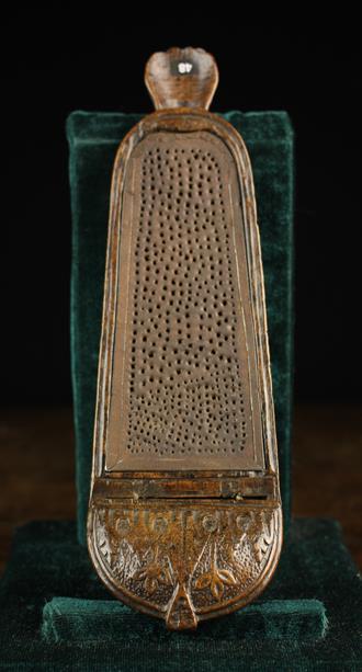 A French 17th/Early 18th Century Carved Fruitwood combined snuff grater and snuff box, - Image 8 of 8