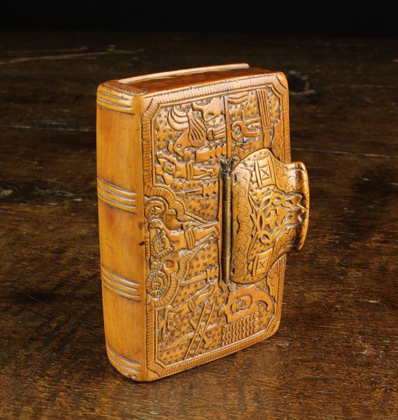 A Very Fine Early 18th Century North European Boxwood Snuff Box in the form of a Book. - Image 3 of 5