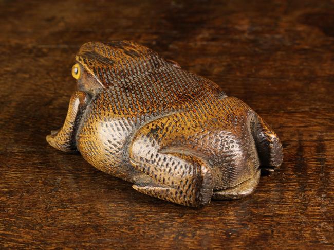 An Early 19th Century Carved Fruitwood Snuff Box in the form of a Toad with intricate punchwork - Image 3 of 4