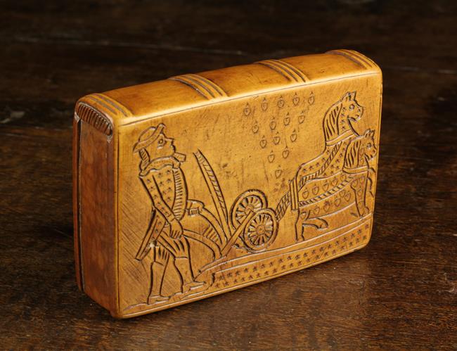 A Very Fine Early 18th Century North European Boxwood Snuff Box in the form of a Book. - Image 4 of 5