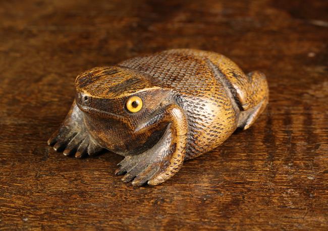 An Early 19th Century Carved Fruitwood Snuff Box in the form of a Toad with intricate punchwork - Image 2 of 4