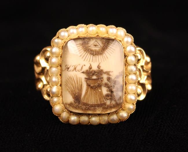 An 18th/Early 19th Century Gentleman's Continental Gold Memorial Ring. - Image 2 of 5