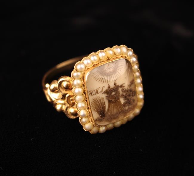 An 18th/Early 19th Century Gentleman's Continental Gold Memorial Ring.