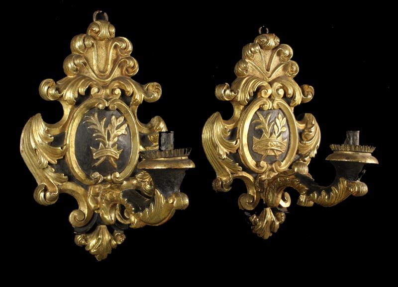 A Pair of 18th Century Carved, Painted and Gilded Wooden Wall Sconces. - Image 2 of 2