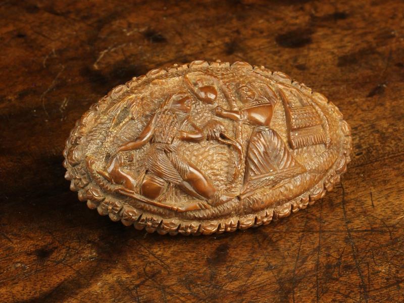 A Fine 18th Century Cocquilla Nut Snuff Box . - Image 3 of 4