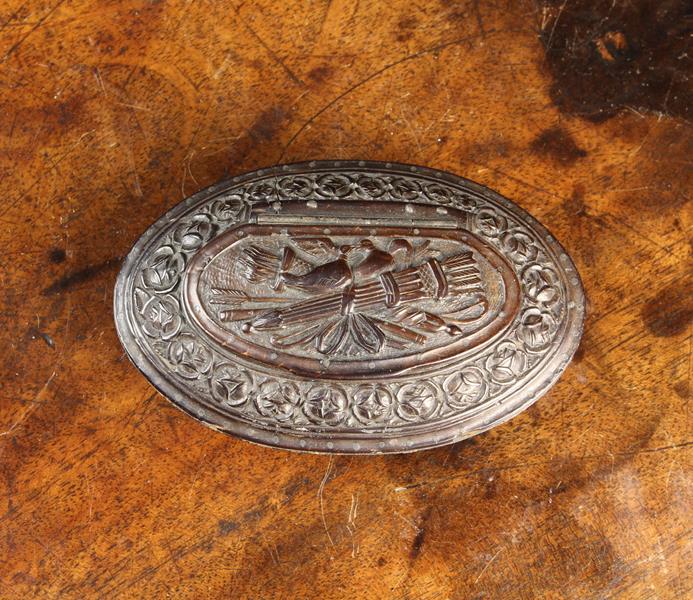 A Fine Quality Early 19th Century Carved Coconut Shell Snuff Box. - Image 4 of 4