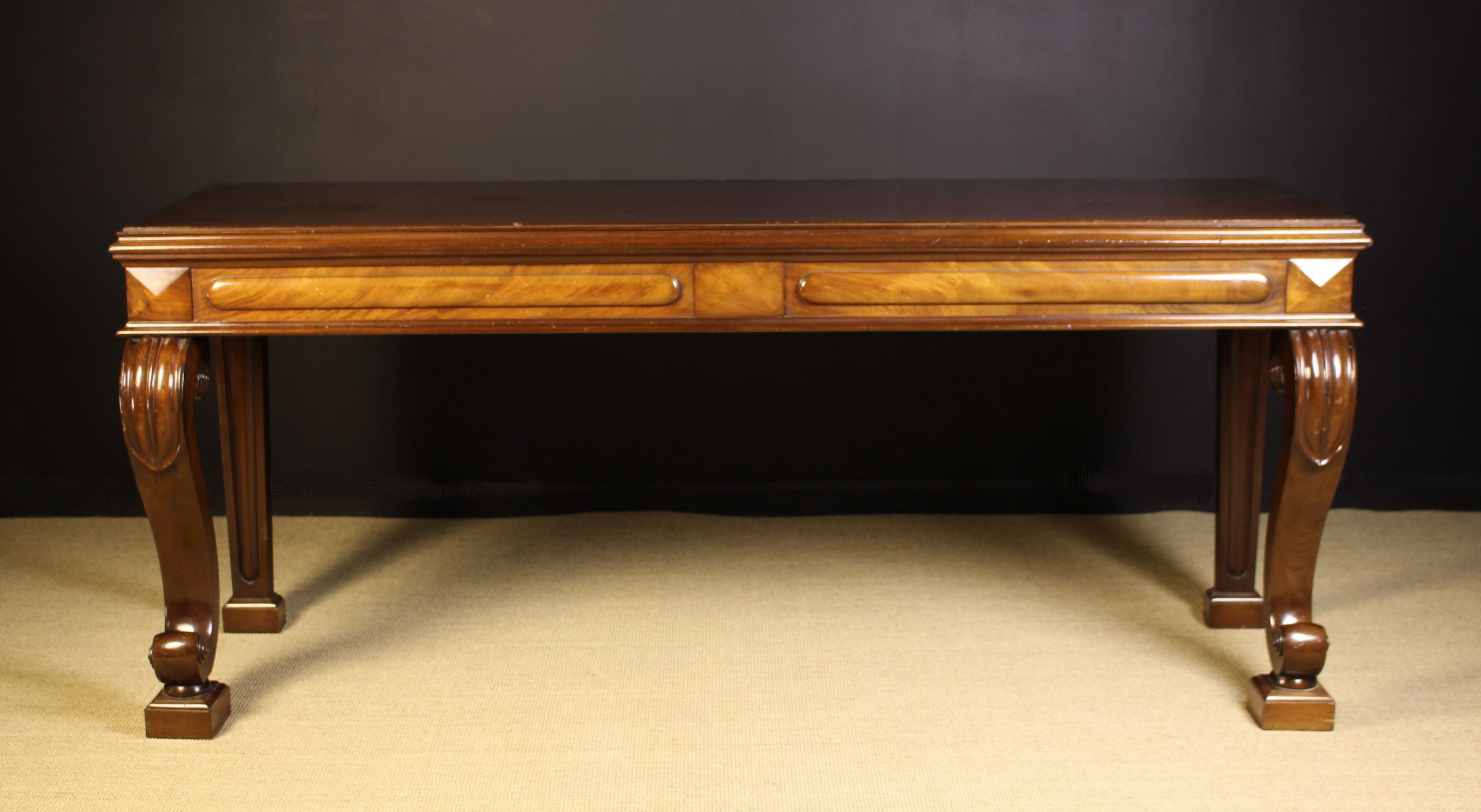 An Imposing 19th Century Mahogany Serving Table/Sideboard. - Image 2 of 2