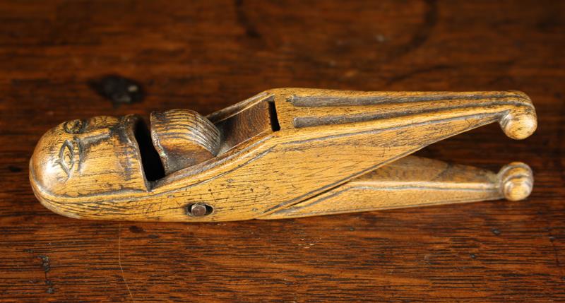 A Small Early 19th Century Treen Folk Art Lever Action Nut Cracker carved in the form of a man's - Image 3 of 6