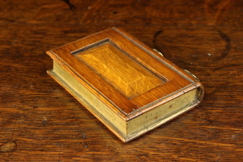 A 19th Century Oak Snuff Box in the form of a Book. - Image 5 of 5