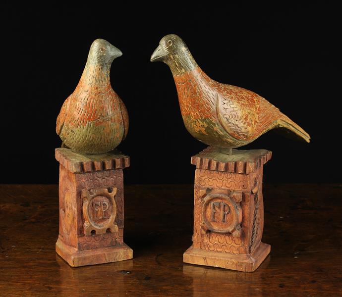 A Pair of Delightful 19th/Early 20th Century Folk Art Wooden Pigeons. - Image 2 of 3