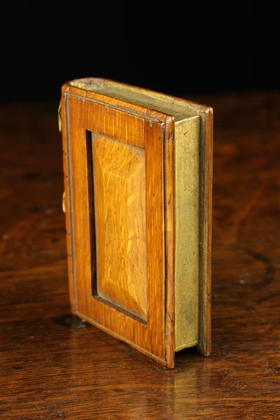 A 19th Century Oak Snuff Box in the form of a Book. - Image 2 of 5