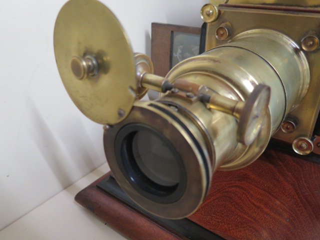 A good Magic Lantern projector - mahogany with brass fittings together with burr walnut slide box - Image 3 of 14