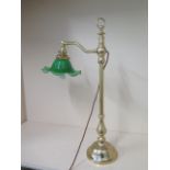 A brass reading lamp with a green shade - Height 64cm - working