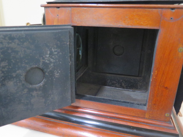 A good Magic Lantern projector - mahogany with brass fittings together with burr walnut slide box - Image 4 of 14