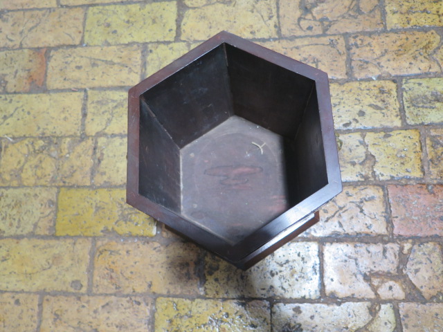 A brass bound mahogany hexagonal planter - Height 30cm x Width 32cm - Image 3 of 3