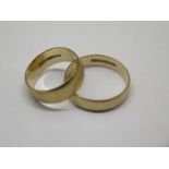 Two hallmarked 9ct yellow gold band rings sizes N and U - 7mm and 4mm deep - total approx weight 6.8