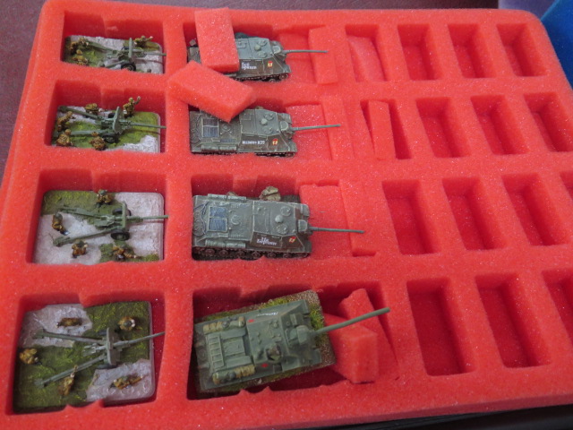 WWII tanks and figures in three cases, well painted - Image 6 of 11