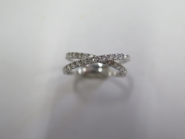 An 18ct white gold diamond crossover ring marked 750 size J/K - approx weight 2.2 grams - in