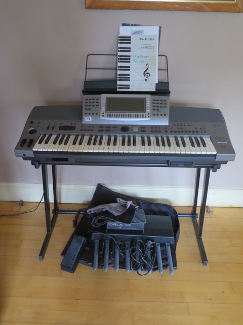 A Technics sx KN6000 electric piano organ on stand with foot pedals, in working order