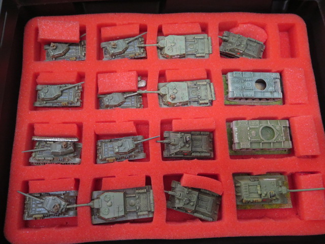 WWII tanks and figures in three cases, well painted - Image 2 of 11