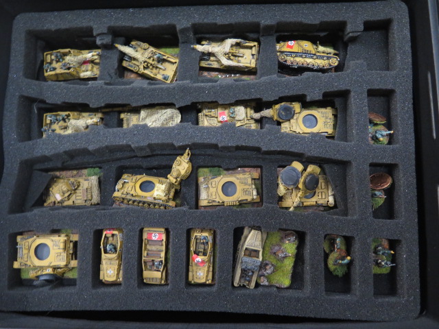 WWII tanks and figures in three cases, well painted - Image 4 of 11