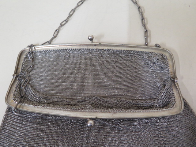 A Continental 800 silver chain mail opera bag, 19.5cm wide, approx 11.2 troy oz, generally good with - Image 4 of 5