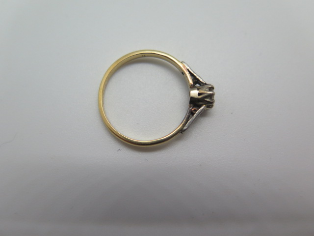 An 18ct gold and platinum diamond ring, size R, approx 2.4 grams, diamond approx 0.20ct, marked 18ct - Image 3 of 3