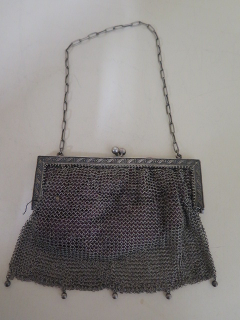 A Continental 800 silver chain mail opera bag, 14cm wide, approx 4.6 troy oz, interior worn with