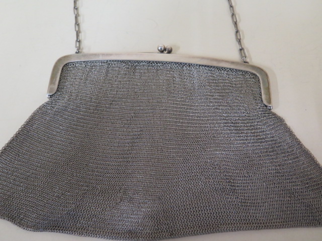 A Continental 800 silver chain mail opera bag, 19.5cm wide, approx 11.2 troy oz, generally good with - Image 3 of 5