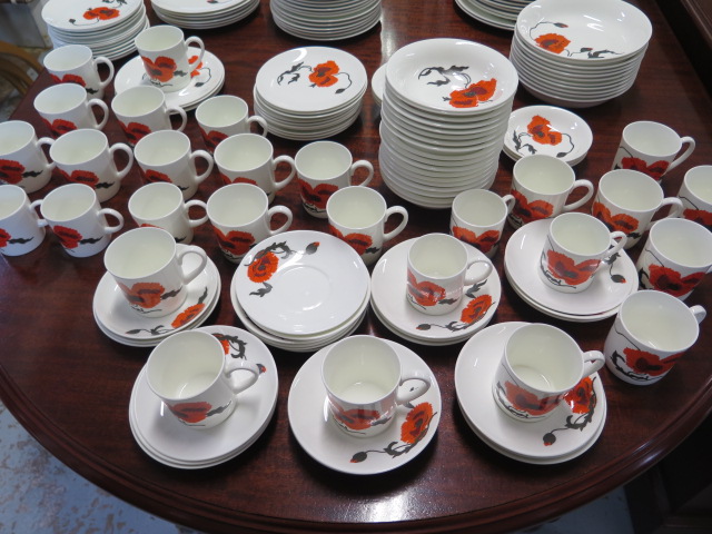 A large collection of Wedgewood Susie Cooper Cornpoppy table ware including 27cm plates, 20cm bowls, - Image 3 of 4