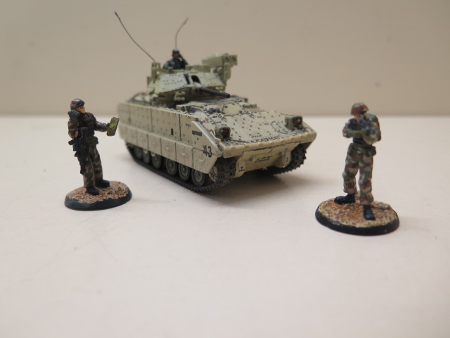 WWII tanks and figures in three cases, well painted - Image 8 of 11