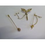 A 9ct gold frog pin, a diamond set gilt pin, approx 1.7 grams and a gilt leaf brooch (mixed metal)