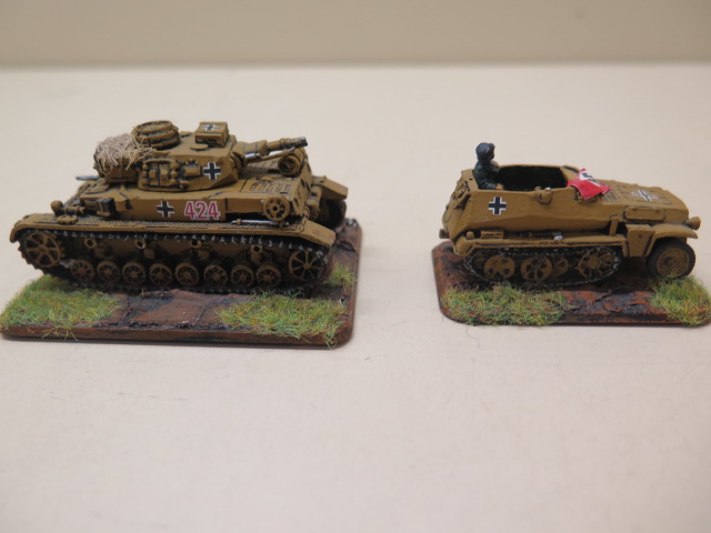 WWII tanks and figures in three cases, well painted - Image 7 of 11