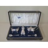 A boxed silver cruet, London 1975, total silver weight 4.7 troy oz, generally good condition