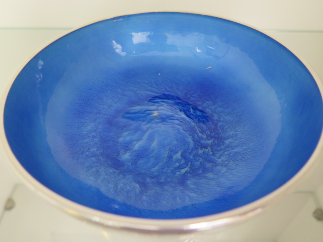 A sterling silver bowl with blue enamel interior marked JAT 925 B8, 5cm tall x 16cm diameter, - Image 3 of 5