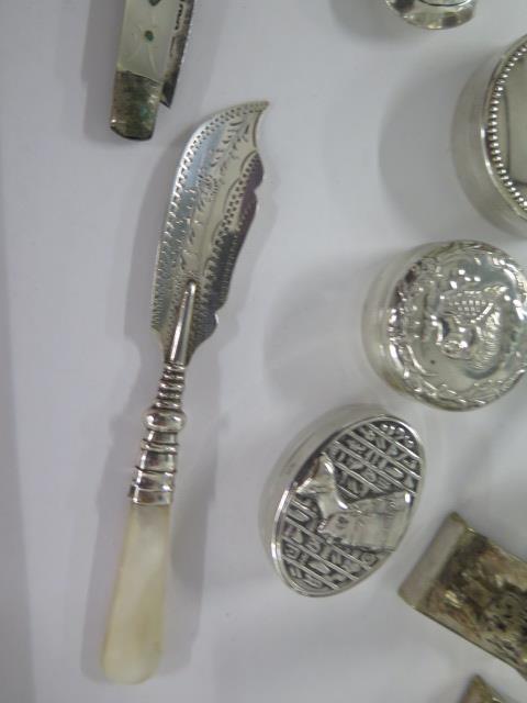 Three small silver pill boxes, a plated scent bottle, a penknife, spoon, mother of pearl and - Image 3 of 5