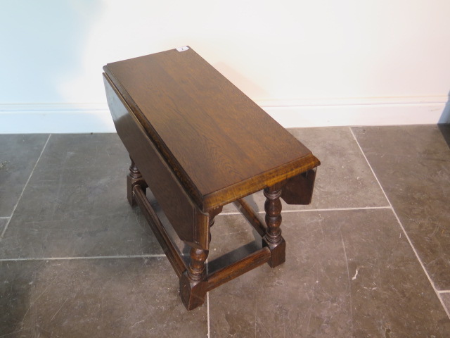 An oak drop leaf coffee table, 45cm tall x 58cm x 58cm - Image 3 of 3
