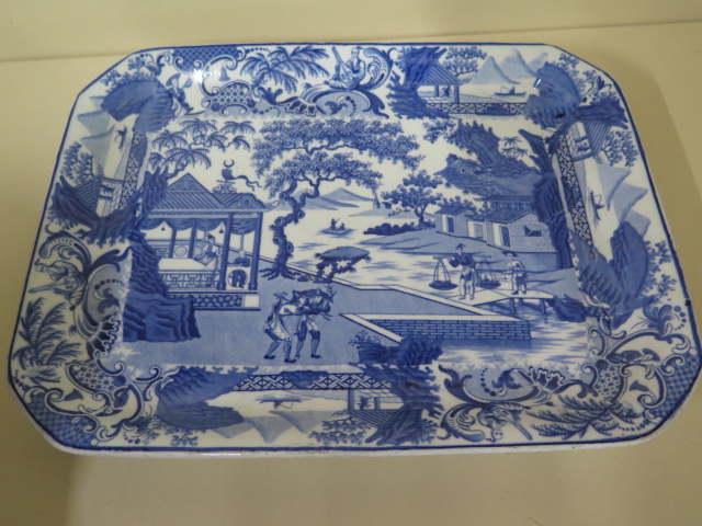 A 19th century blue and white chinoiserie transfer decorated lidded tureen on stand, 23cm tall x33cm - Image 6 of 9