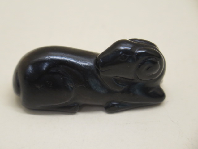 A carved jade ram, 6cm x 2.5cm, in good condition - Image 2 of 4